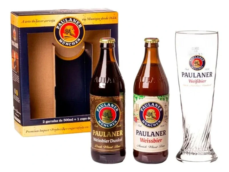 kit de duas cervejas paulaner com copo para cerveja ao lado de embalagem do produto