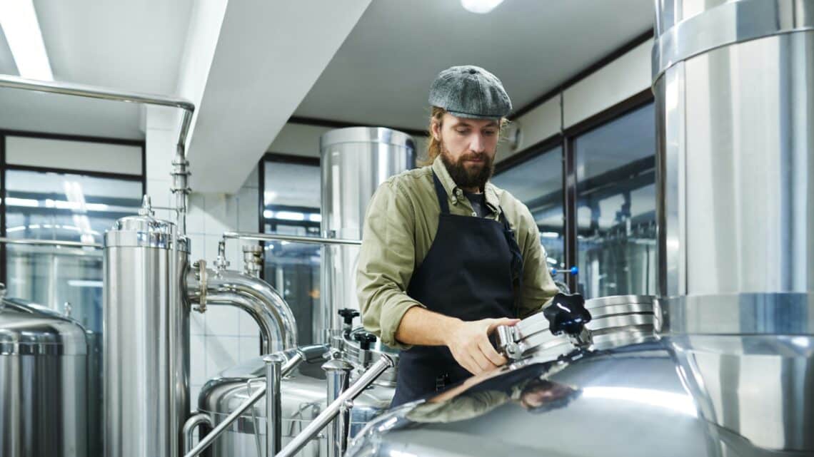 Como fazer cerveja artesanal? Guia completo do iniciante ao mestre cervejeiro