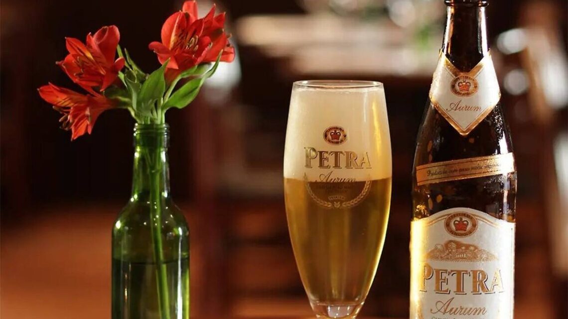 Tudo sobre a cerveja Petra Aurum: Sabor, harmonizações e onde adquirir