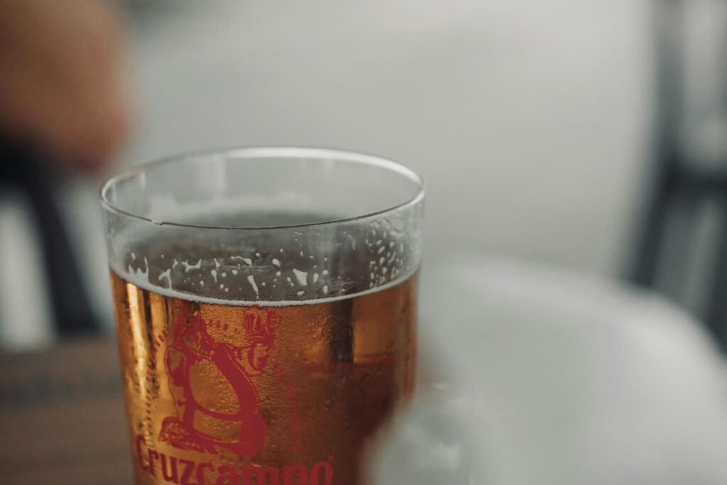 Copo de cerveja estilo tulipa