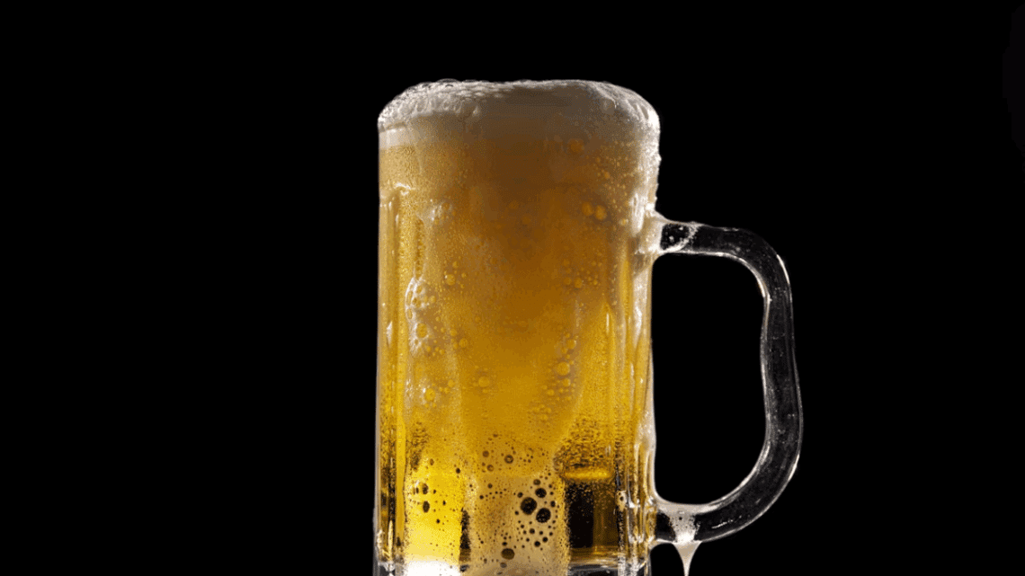 Cerveja com ou sem espuma? Veja a importância do colarinho