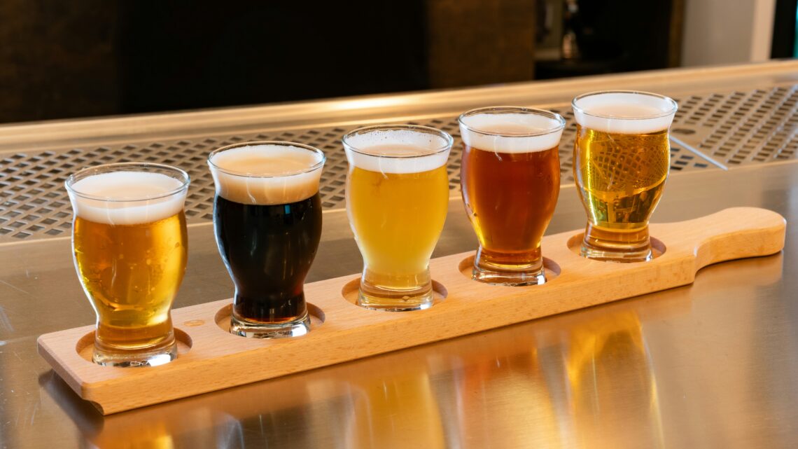Como organizar uma degustação de cerveja em casa com amigos