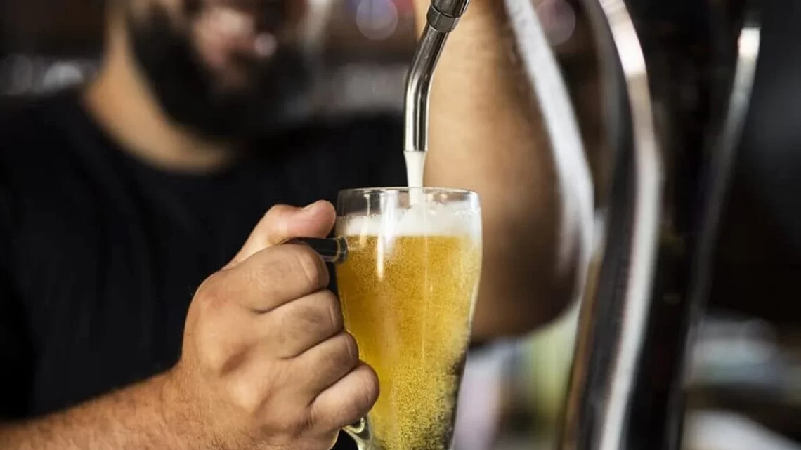 Como calcular a quantidade de chopp por pessoa para um evento?