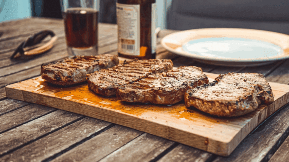 Como fazer marinada com cerveja: receitas e dicas para potencializar o sabor dos pratos